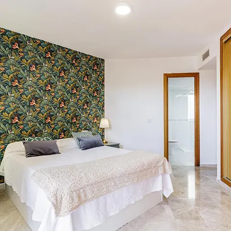 Apartment Oasis With Terrace And Sea Views With Rooftop Pool Torremolinos